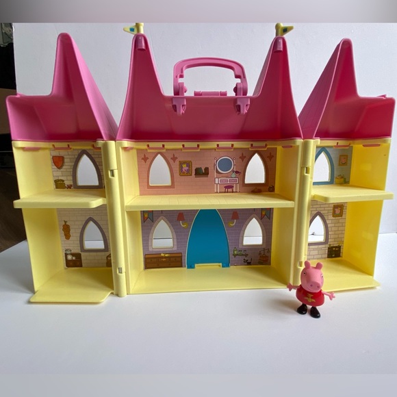 Peppa pig castle and figure - Picture 3 of 3